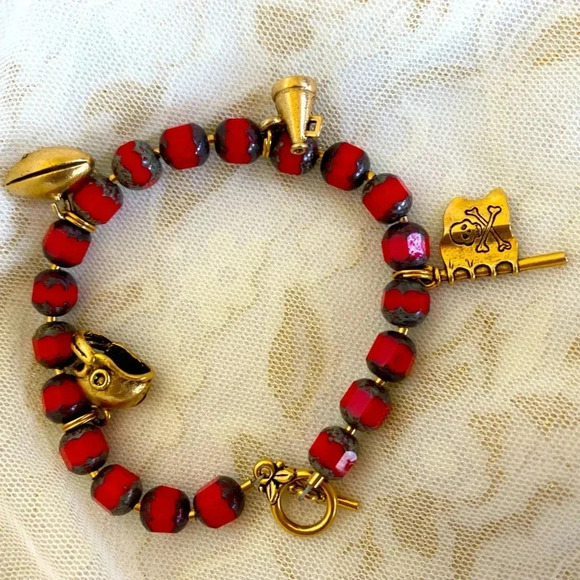 NWT Sports Buccanner Pirate Handmade Bracelet with Cute Goldplated charms - Picture 4 of 7